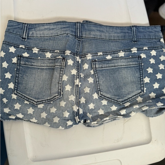 Like new fourth of July Distressed Jean shorts size 9. - Picture 6 of 7